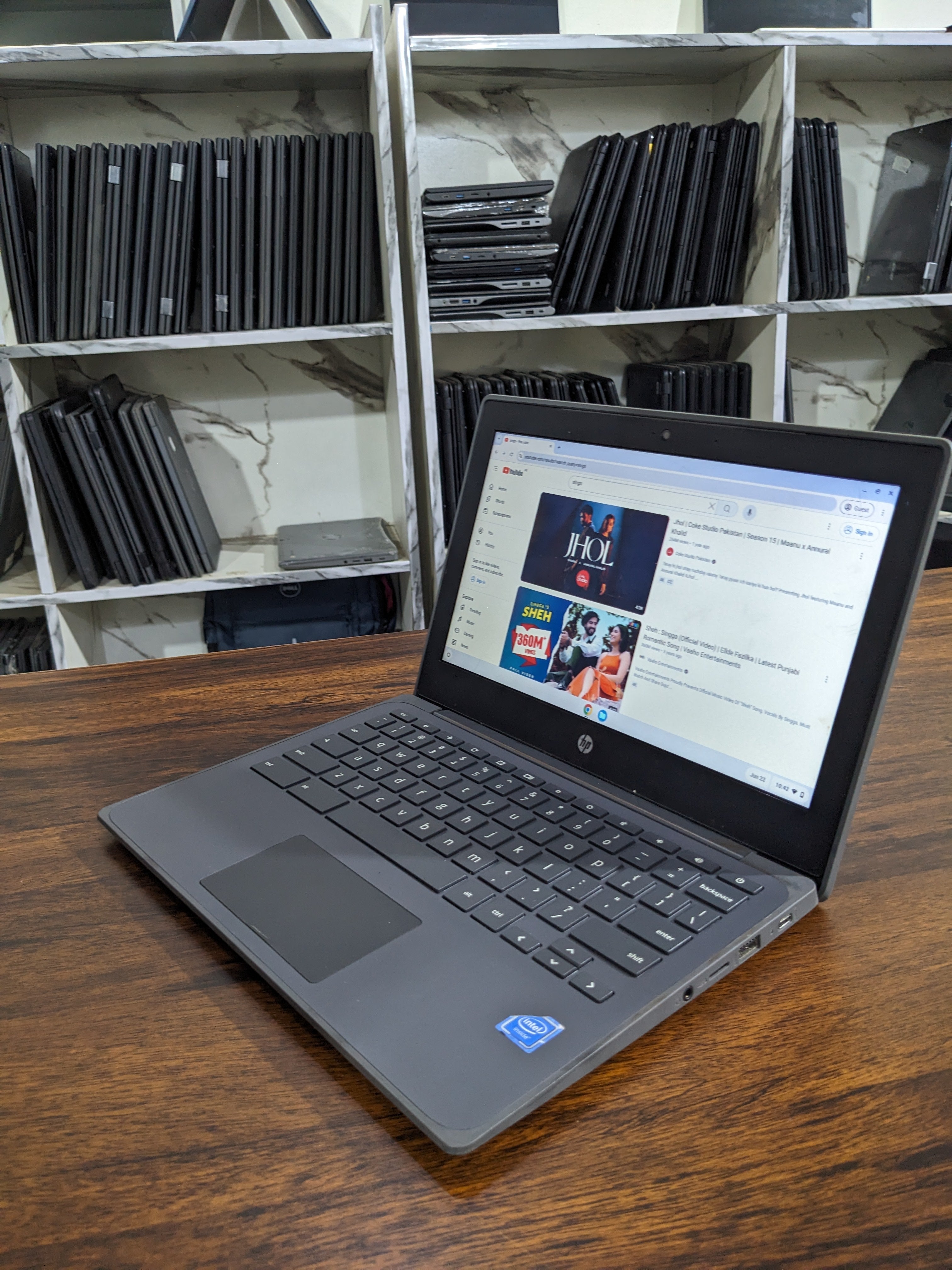 Hp Chromebook G8 - 4/32 - PlayStore Supported - AUE 2027/2029