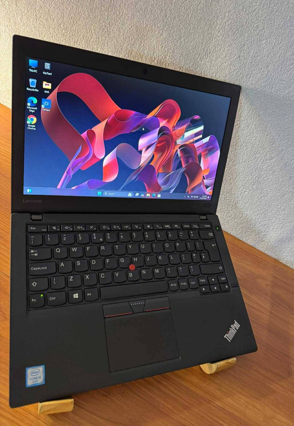 Lenevo X270 - Core i5 6th Generation - 8 GB Ram - 256 GB SSD